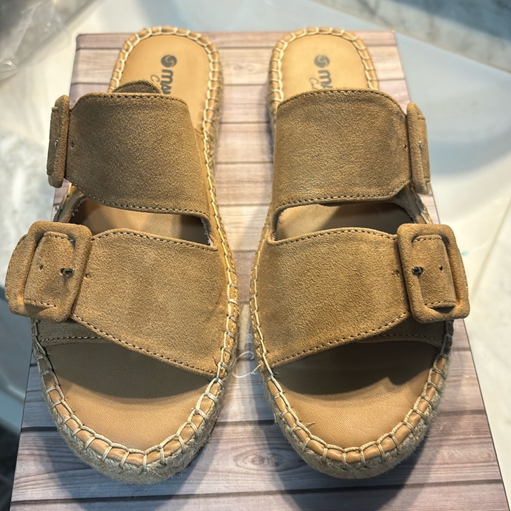 BRAND NEW SANDALS